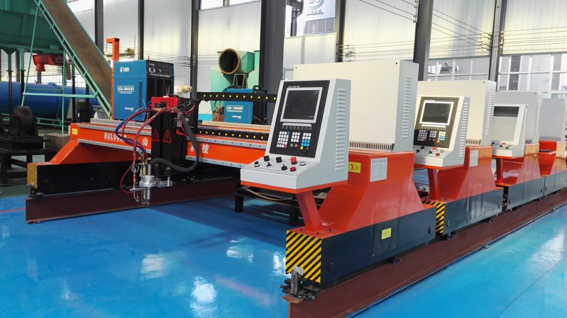 龍門式數(shù)控等離子火焰切割機(jī) 龍門式數(shù)控等離子火焰切割機(jī)