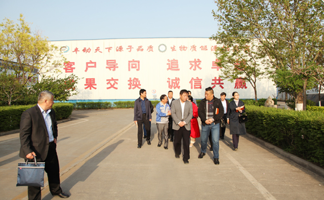 企業家們參觀山東居邦源機械集團 企業家們參觀山東居邦源機械集團