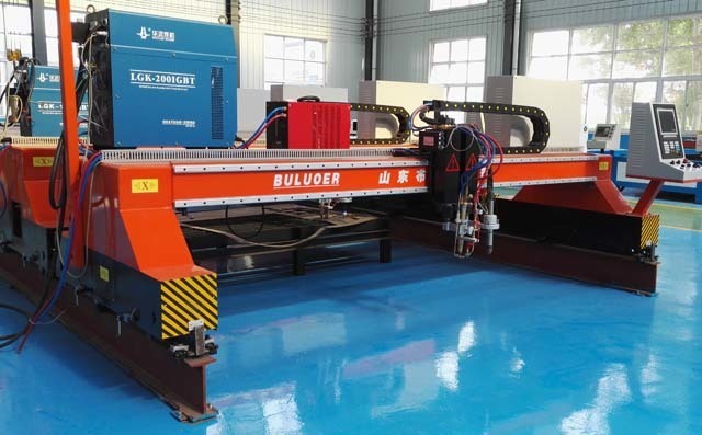 龍門式切割機.jpg 龍門式切割機