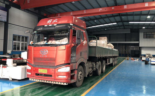 金屬激光切割機(jī)發(fā)往青島市黃島區(qū) 金屬激光切割機(jī)發(fā)往青島市黃島區(qū)