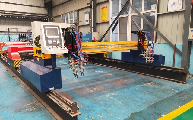 數控火焰切割機被廣泛應用于中厚度鋼板的切割工作。