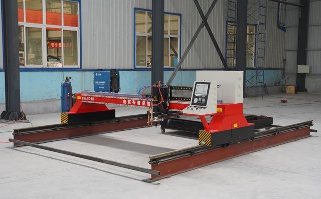 等離子割炬與火焰割炬組合—龍門等離子火焰切割機(jī) 等離子割炬與火焰割炬組合—龍門等離子火焰切割機(jī)