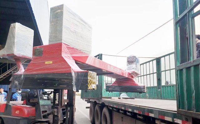 數控等離子火焰切割機發貨中 數控等離子火焰切割機發貨中