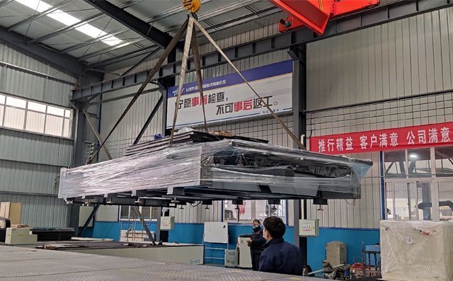 大幅面激光切割機(jī)下線進(jìn)行發(fā)貨 大幅面激光切割機(jī)下線進(jìn)行發(fā)貨