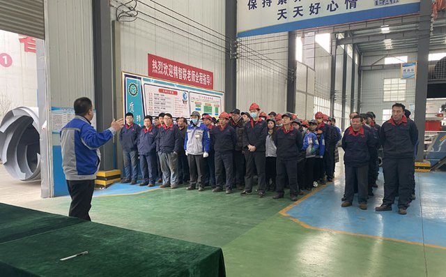 集團總經理孫寧波進行了深入淺出的講解培訓 集團總經理孫寧波進行了深入淺出的講解培訓